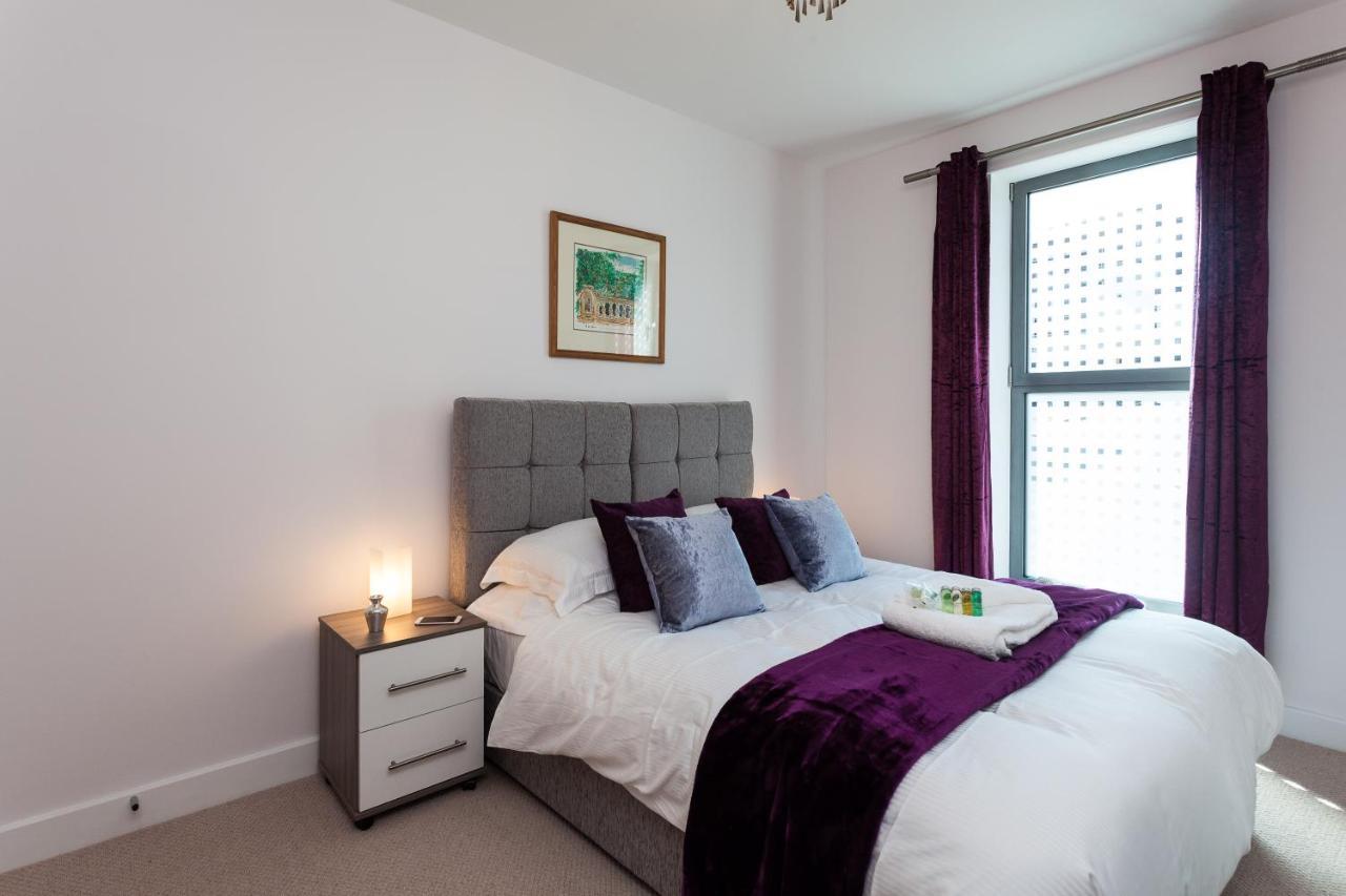 Self-Contained Town Centre One Bedroom Apartments By Helmswood Serviced Apartments Redhill  Exterior foto