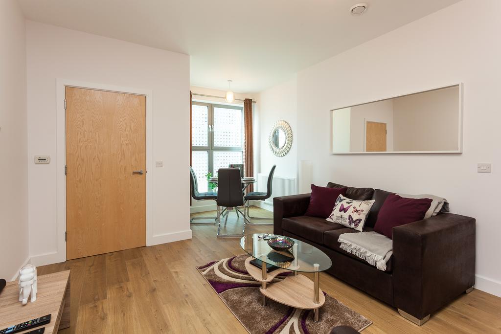 Self-Contained Town Centre One Bedroom Apartments By Helmswood Serviced Apartments Redhill  Exterior foto