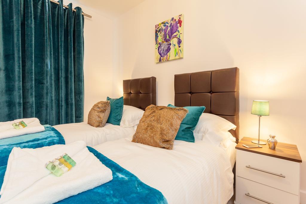 Self-Contained Town Centre One Bedroom Apartments By Helmswood Serviced Apartments Redhill  Exterior foto