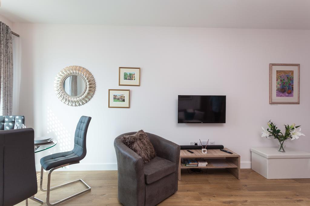 Self-Contained Town Centre One Bedroom Apartments By Helmswood Serviced Apartments Redhill  Exterior foto
