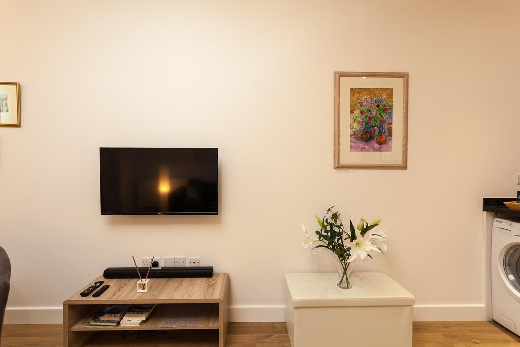 Self-Contained Town Centre One Bedroom Apartments By Helmswood Serviced Apartments Redhill  Exterior foto