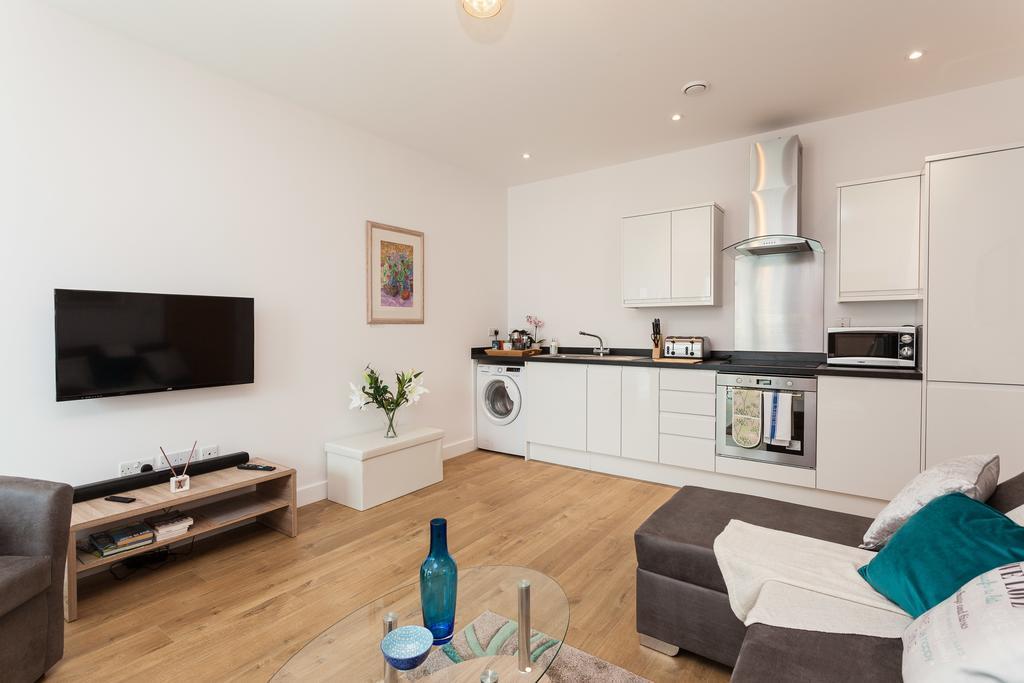 Self-Contained Town Centre One Bedroom Apartments By Helmswood Serviced Apartments Redhill  Exterior foto