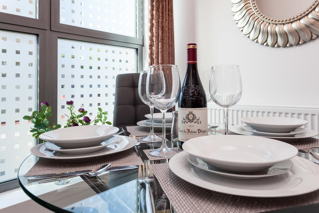 Self-Contained Town Centre One Bedroom Apartments By Helmswood Serviced Apartments Redhill  Exterior foto