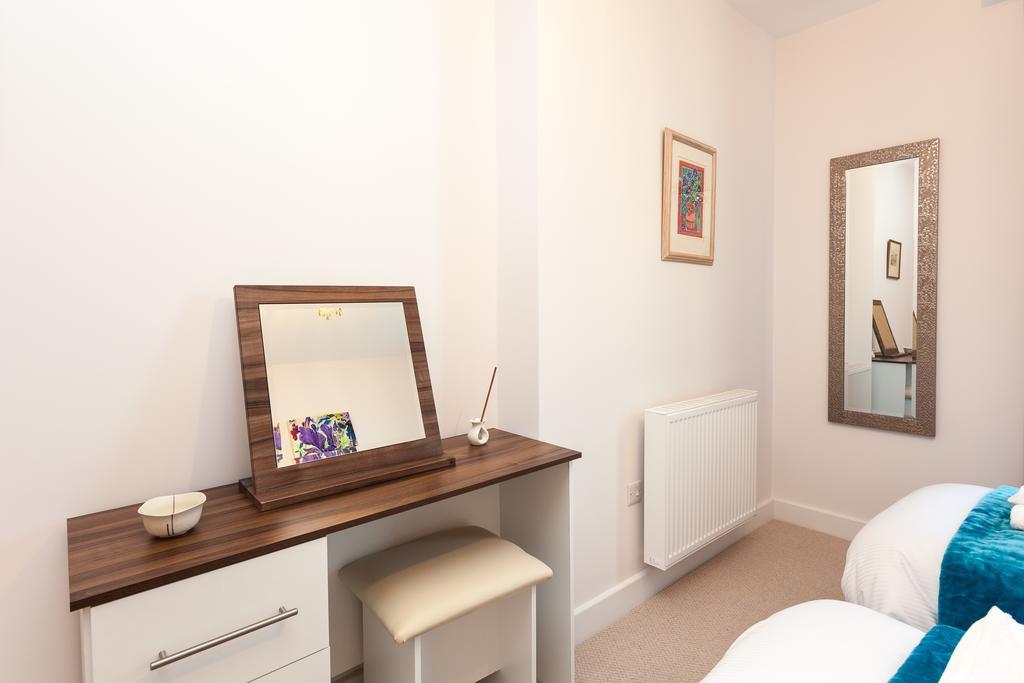 Self-Contained Town Centre One Bedroom Apartments By Helmswood Serviced Apartments Redhill  Exterior foto
